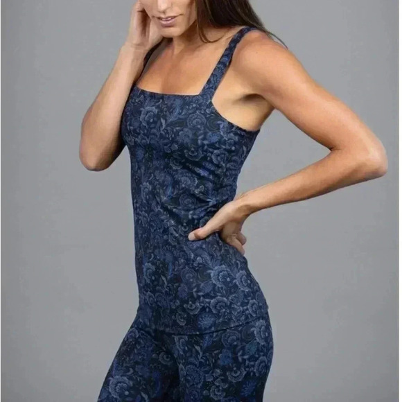 🏷️*NWT* Kiragrace Refined Yoga Cami, S, Blue Floral - Picture 1 of 10
